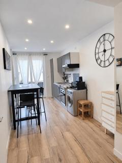Duplex de charme 2 chambres - Tram & Parking gratuit - 9