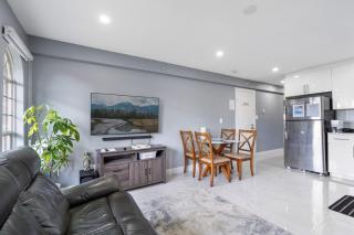 Stylish 3BR, 2BA Vancouver Home - 7