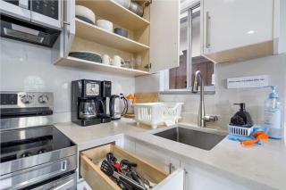 Stylish 3BR, 2BA Vancouver Home - 4