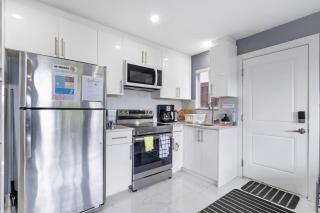 Stylish 3BR, 2BA Vancouver Home - 3