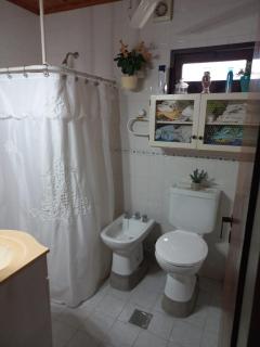 2 bedroom house with AA, 4 beds - pool - grill- ping pong - 9