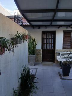 2 bedroom house with AA, 4 beds - pool - grill- ping pong - 5