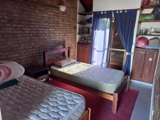 2 bedroom house with AA, 4 beds - pool - grill- ping pong - 2