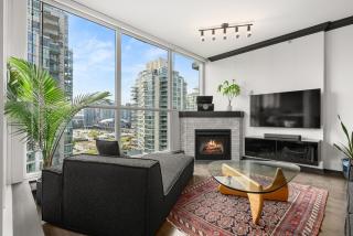 Large 1br Sub-Penthouse Near Science World - 4