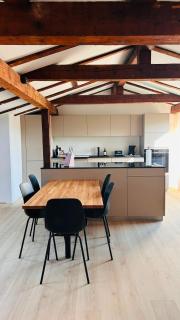 2 City Apartments - 250qm - 5 Schlafzimmer - 2 Gratis-Parkplätze - 3
