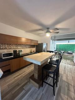 Amazing 7-bedroom oceanfront house - 1