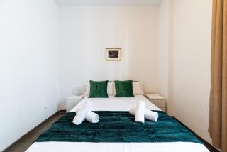 Cosy Flat w/ Beautiful Views and Cute Balcony - 1