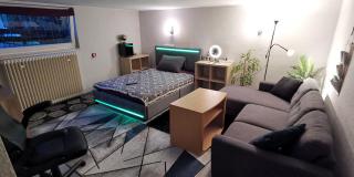 Ganzes Ferienhaus mit Garten, 5x Schlafzimmer, Wohnzimmer, Küche, Bad WC, Gratis Parkplätze WiFi, Smart TV, so privat wie zu Hause, am Glockenbruchweg - Kassel - 5