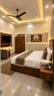 Hotel The Grand Ayodhya Inn 300 mtr from Temple - 5