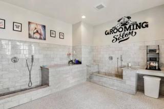 Modern 1BR w Pool, Gym & Washer Dryer - 8