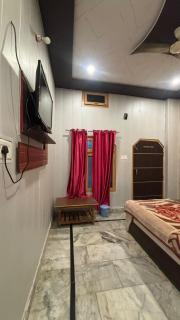 Hotel The Grand Ayodhya Inn 300 mtr from Temple - 4