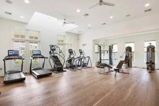 Modern 1BR w Pool, Gym & Washer Dryer - 6