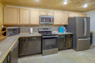 Lakefront Greers Ferry Rustic Getaway w/ Game Room - 3