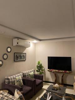 LuxeStays 2BR Premium Stay Netflix, AC, WiFi - 2