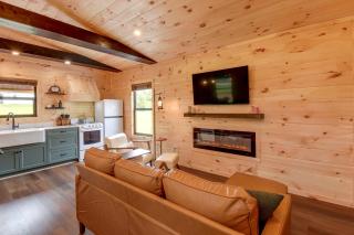 Refined Rustic Retreat: Custom Designed by Owners - 6
