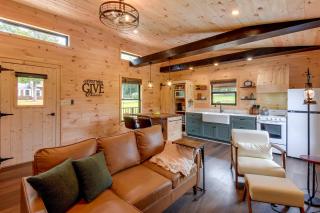 Refined Rustic Retreat: Custom Designed by Owners - 5