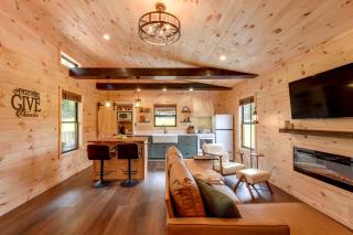 Refined Rustic Retreat: Custom Designed by Owners - 4