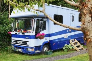 Tarka Trail Horsebox - Hot Tub & Pet proof garden - 1