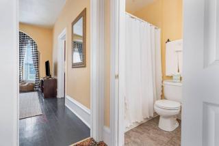 Beautiful downstairs 1bed 1bth charmer- Pet Friendly - 3