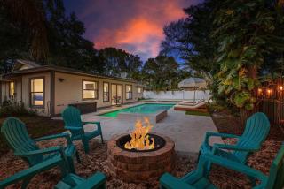 5 mins to Honeymoon Island~Sand Volleyball~Firepit - 7