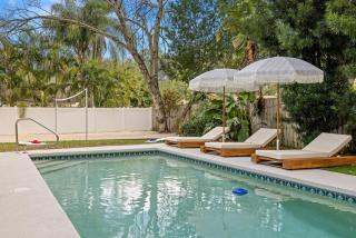 5 mins to Honeymoon Island~Sand Volleyball~Firepit - 6