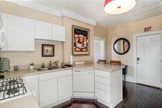 Studio w King Bed Walking distance to Beach & Shops - 6