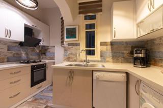 Historic 2BR Nisantasi Sisli Flat High Ceilings - 7