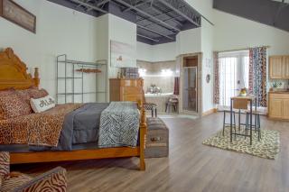 Denton Couples' Studio on 100-Acre Ranch - 5