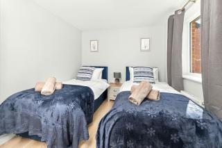 4 Bedroom, Free Parking, Fast WiFi - 6