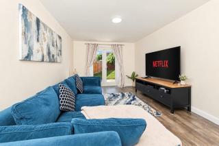 4 Bedroom, Free Parking, Fast WiFi - 2