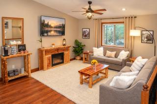 Cozy pet-friendly home near hiking trails and Lake Vermilion - 8