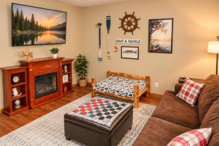 Cozy pet-friendly home near hiking trails and Lake Vermilion - 3