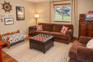 Cozy pet-friendly home near hiking trails and Lake Vermilion - 1