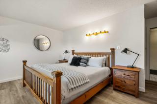 Massive 13BR Home Sleeps 32 Family & Groups - 6