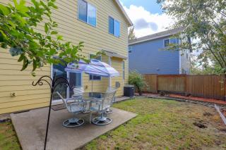 Work & Explore! Home w/ Fenced Yard in Beaverton - 8