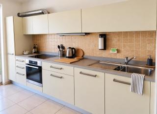 Welcoming 2 bedroom stay with parking - 5