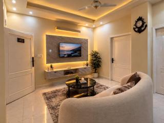 Grande Riverhills 2-Bed Luxury Apartment, Bahria Town Phase 7 - 4