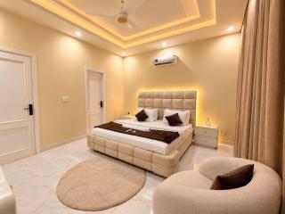 Grande Riverhills 2-Bed Luxury Apartment, Bahria Town Phase 7 - 6
