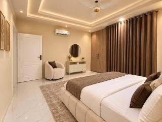 Grande Riverhills 2-Bed Luxury Apartment, Bahria Town Phase 7 - 9