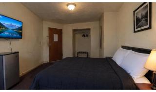 Bob's Woodstock Motel - 1