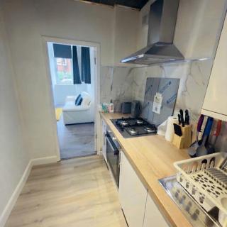 Executive Apartment 3BR near Hampden&Queens Park - 7