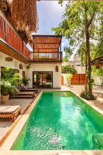 7BR Dream Villa Pool Jacuzzi and Stylish Patio - 7