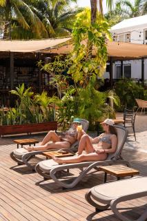 The Yak Lake House Hostal Bacalar - Front Lagoon - 3