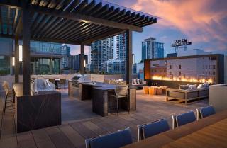 Gaslamp Studio · Private Balcony & King Bed - 5