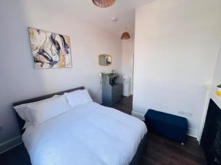 St Leger Apartment - 0