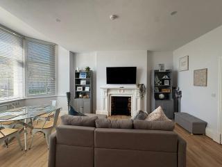 St Leger Apartment - 7