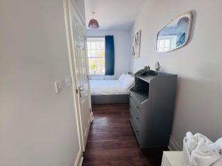 St Leger Apartment - 2