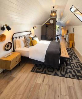 The Little Lorraine - 6