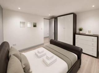 The Reading Residence 3BR Apartment for 8 - 6