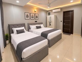 Luxury 5BR Penthouse Ocean & Sunset Views - 4